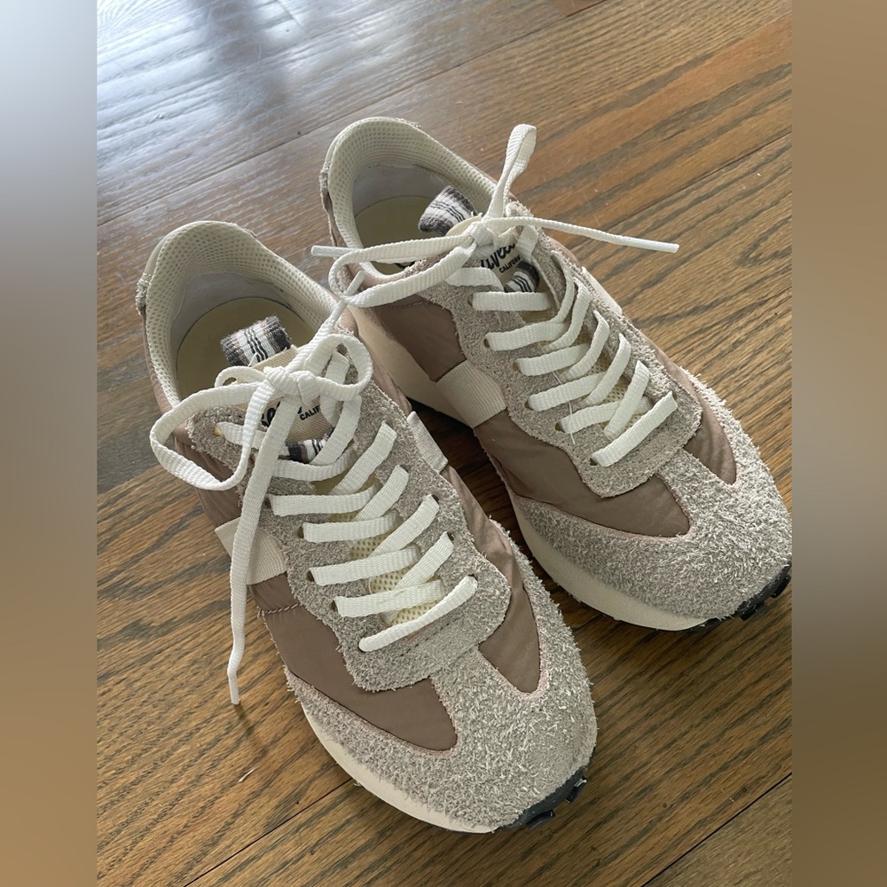 SeaVees Acorn Trainer Latte | Women’s 5-6 (Fits like 5/5.5) | Immaculate